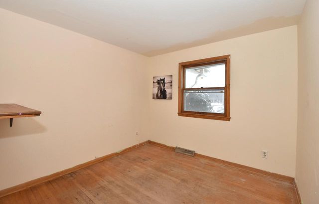 1108 W Zedler LANE, Mequon, WI 53092