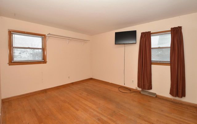 1108 W Zedler LANE, Mequon, WI 53092