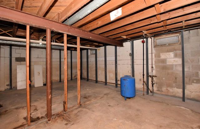 1108 W Zedler LANE, Mequon, WI 53092