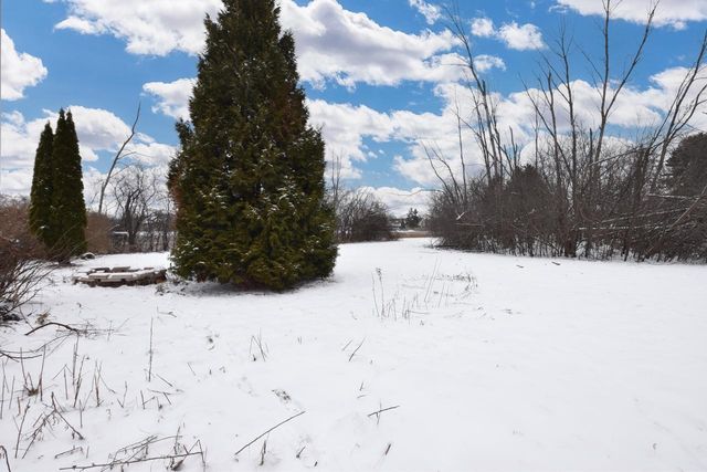 1108 W Zedler LANE, Mequon, WI 53092