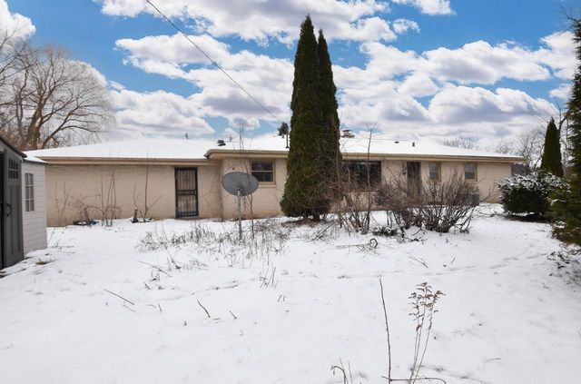 1108 W Zedler LANE, Mequon, WI 53092