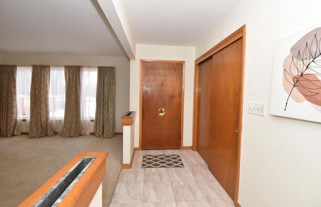 1108 W Zedler LANE, Mequon, WI 53092