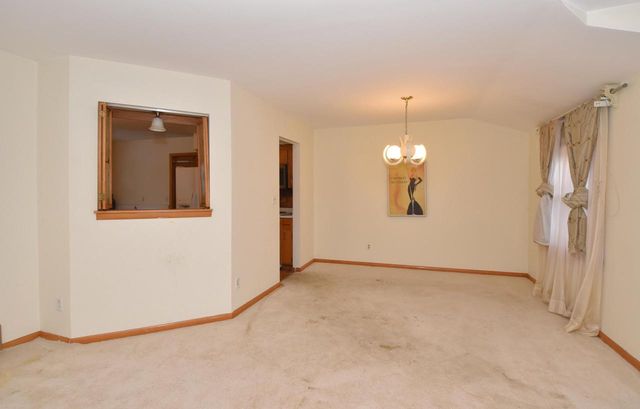 1108 W Zedler LANE, Mequon, WI 53092