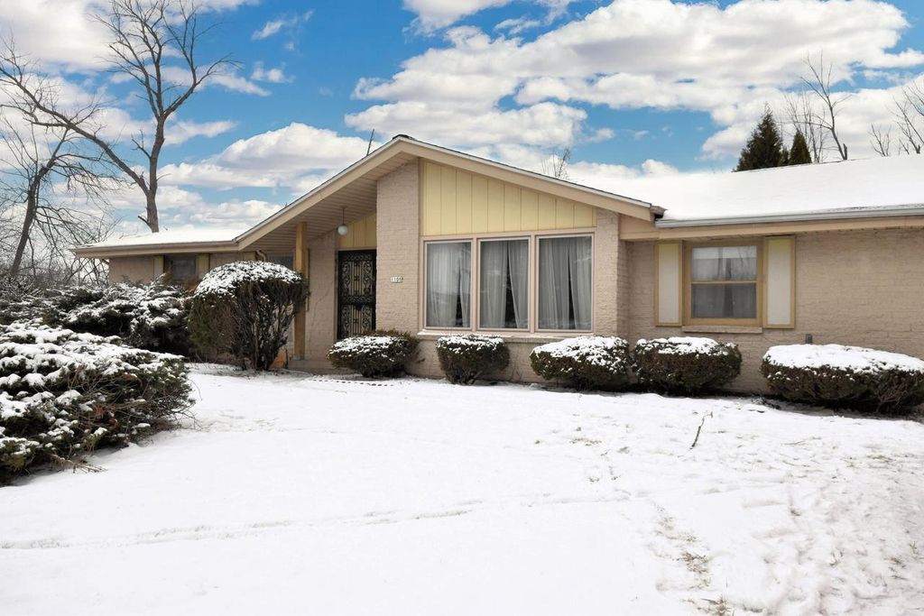 1108 W Zedler LANE, Mequon, WI 53092