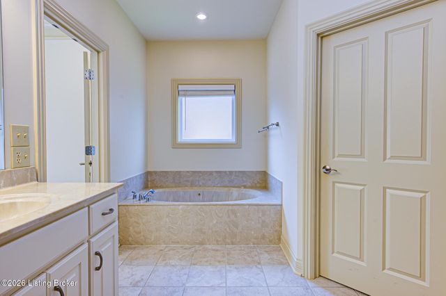 3311 Ridge Brook Cir, Louisville, KY 40245