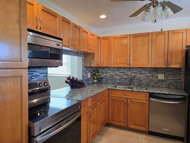 121 Lake Gloria Drive, West Palm Beach, FL 33411