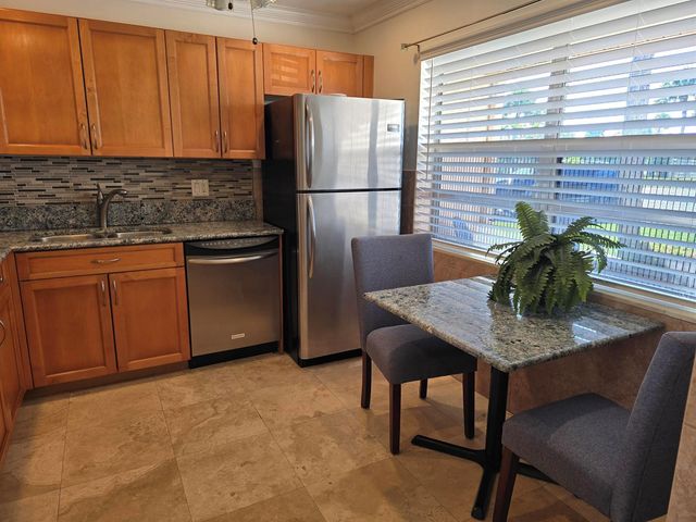 121 Lake Gloria Drive, West Palm Beach, FL 33411