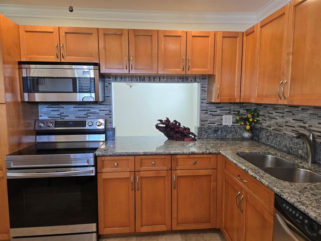 121 Lake Gloria Drive, West Palm Beach, FL 33411
