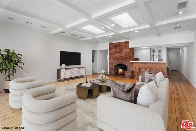 4031 Hollyline Avenue, Sherman Oaks, CA 91423