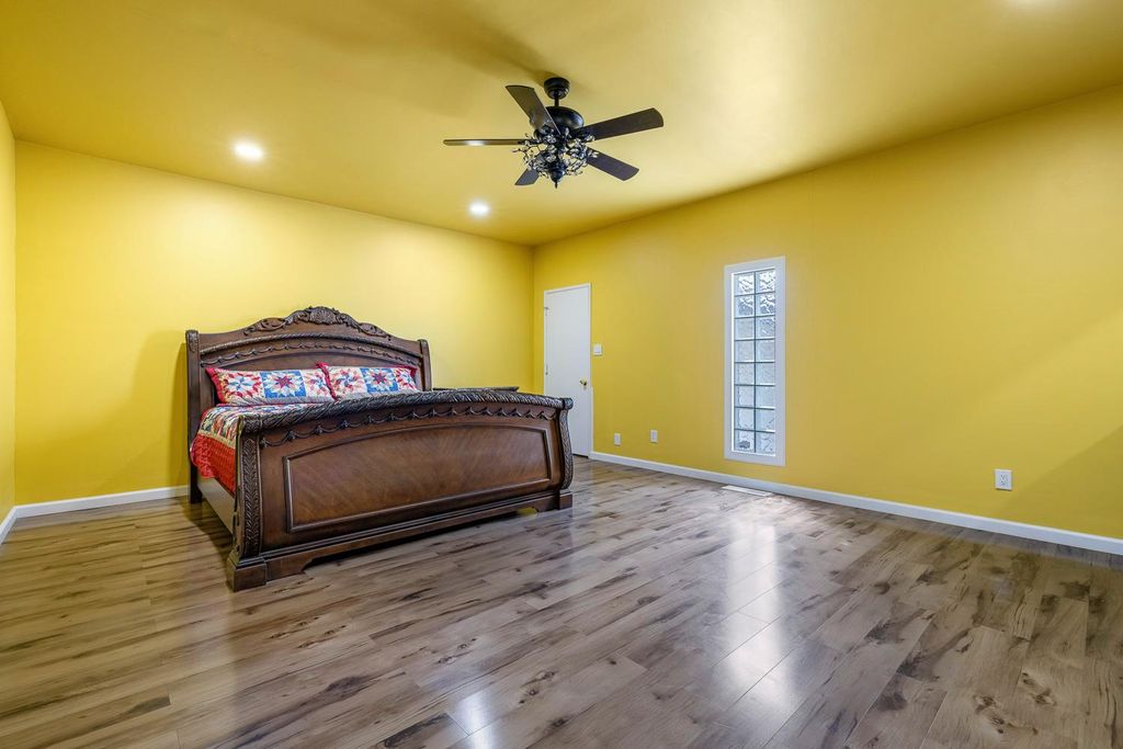 Image 15 of property listing at 11171 Highway 145, Madera, CA 93637