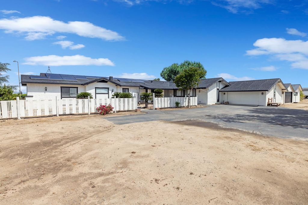 Image 2 of property listing at 11171 Highway 145, Madera, CA 93637