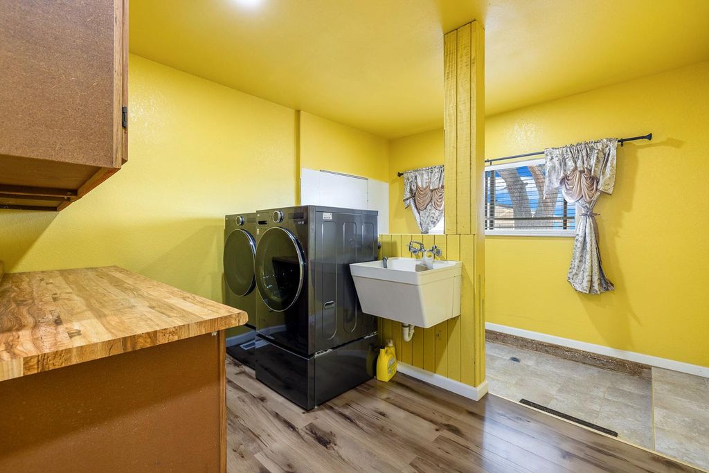 Image 21 of property listing at 11171 Highway 145, Madera, CA 93637