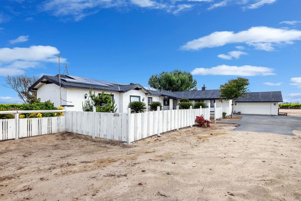 Image 3 of property listing at 11171 Highway 145, Madera, CA 93637