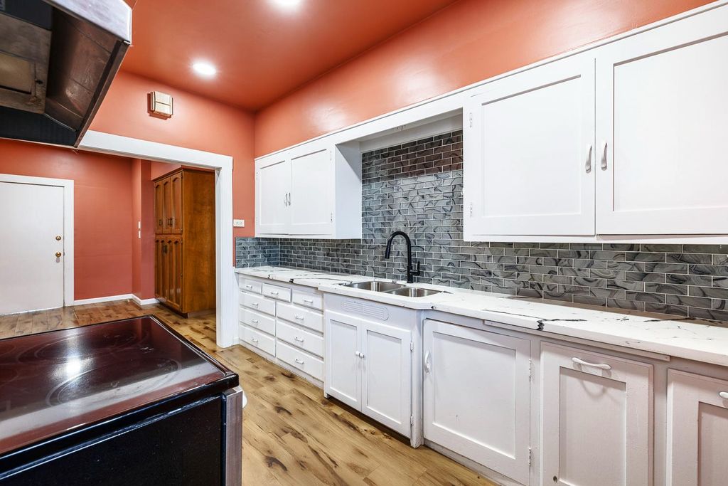 Image 34 of property listing at 11171 Highway 145, Madera, CA 93637