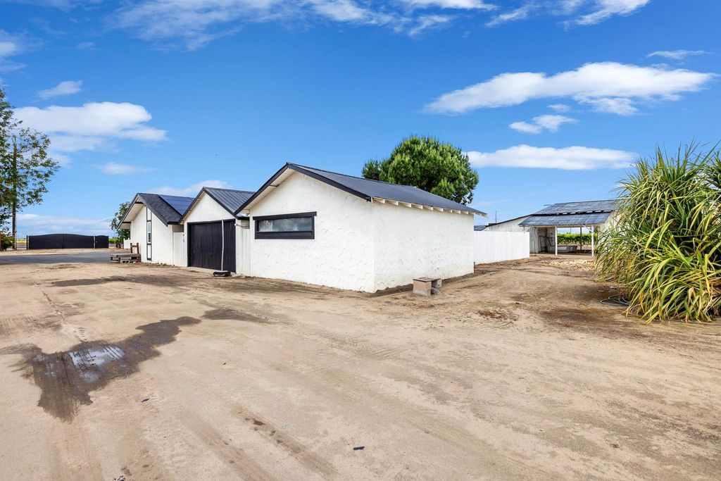 Image 5 of property listing at 11171 Highway 145, Madera, CA 93637