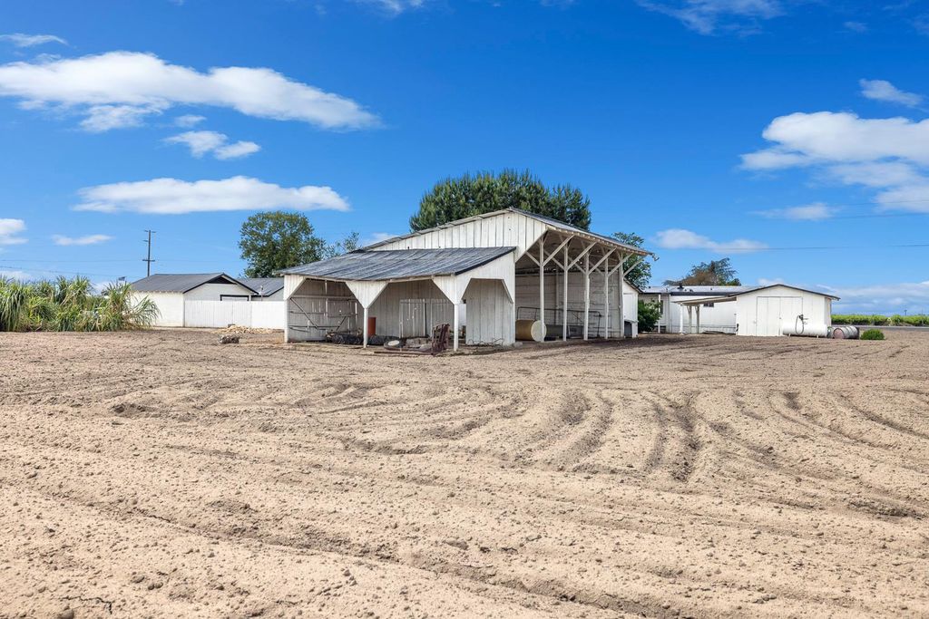 Image 58 of property listing at 11171 Highway 145, Madera, CA 93637