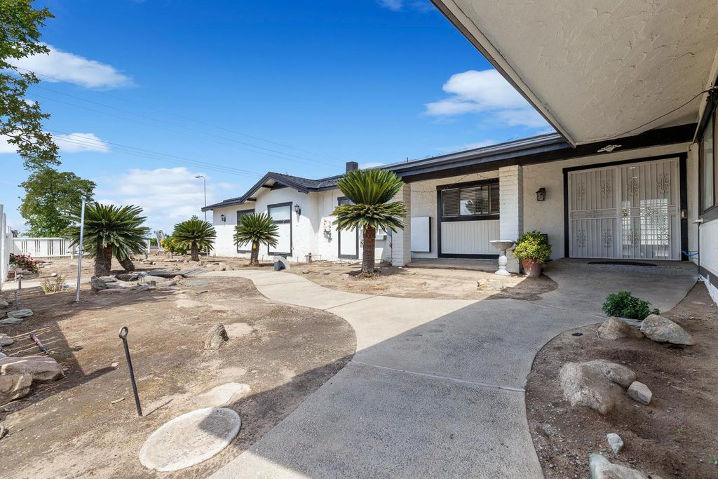 Image 6 of property listing at 11171 Highway 145, Madera, CA 93637