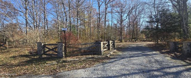 23 Crooked Way, Crossville, TN 38572