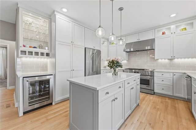 12536 Nieman Road, Overland Park, KS 66213