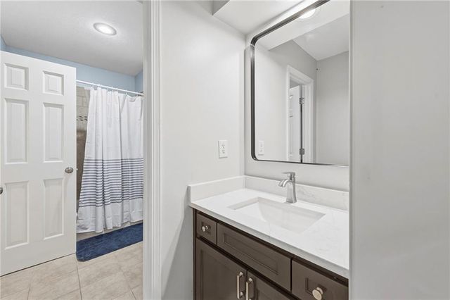 12536 Nieman Road, Overland Park, KS 66213