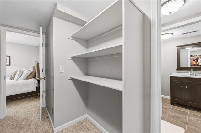 12536 Nieman Road, Overland Park, KS 66213