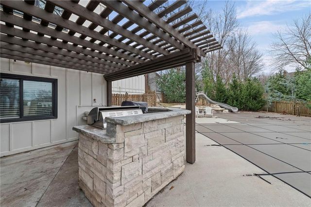 12536 Nieman Road, Overland Park, KS 66213