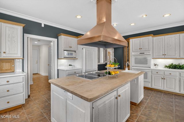3209 Deep Water Lane, Maumee, OH 43537