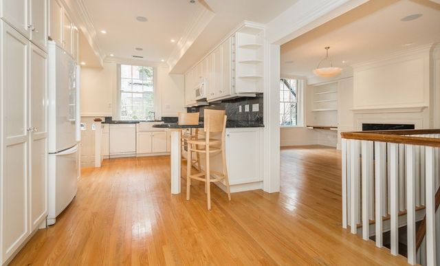 64 Mt Vernon A, Boston, MA 02108