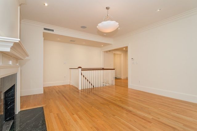 64 Mt Vernon A, Boston, MA 02108