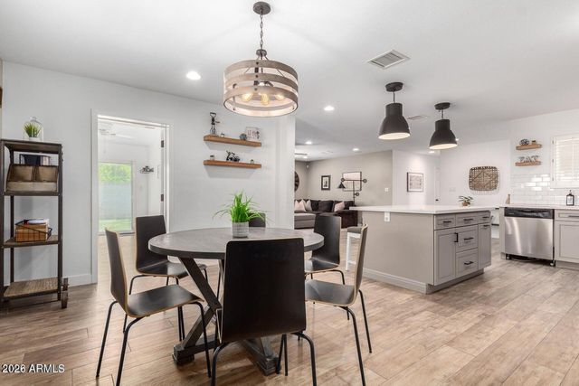 8225 E MINNEZONA Avenue, Scottsdale, AZ 85251