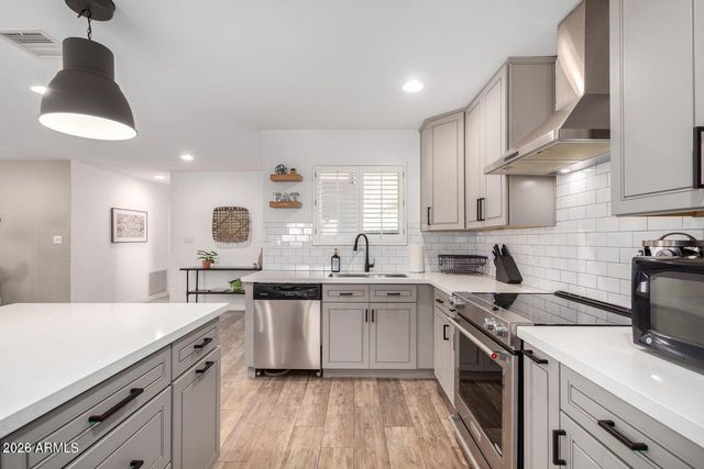 8225 E MINNEZONA Avenue, Scottsdale, AZ 85251