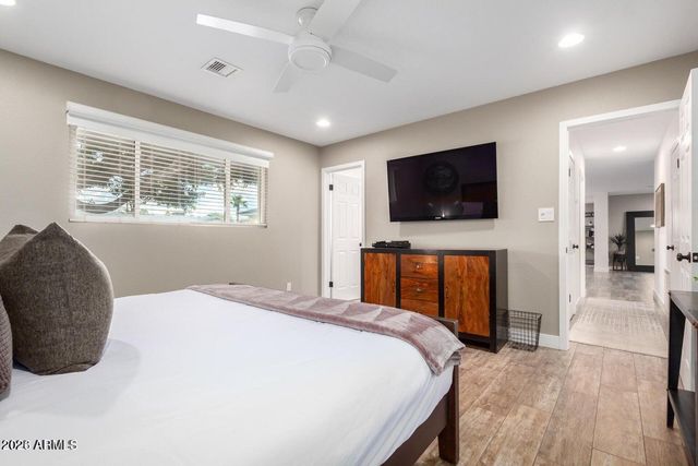 8225 E MINNEZONA Avenue, Scottsdale, AZ 85251