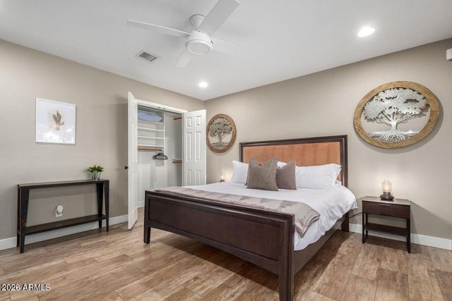 8225 E MINNEZONA Avenue, Scottsdale, AZ 85251