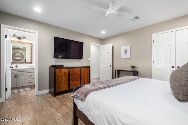 8225 E MINNEZONA Avenue, Scottsdale, AZ 85251