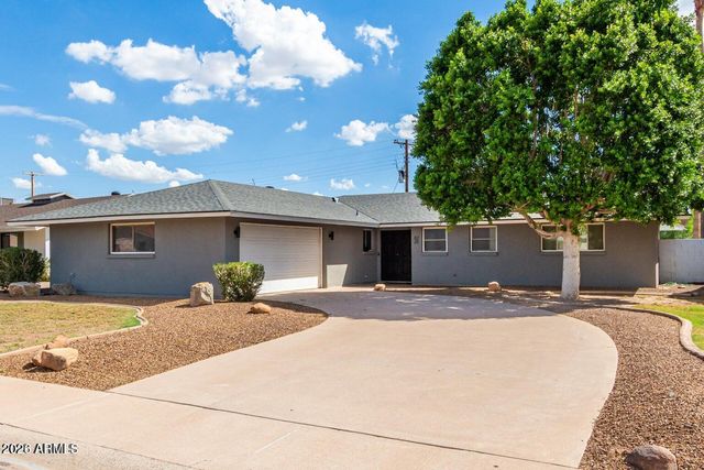 8225 E MINNEZONA Avenue, Scottsdale, AZ 85251