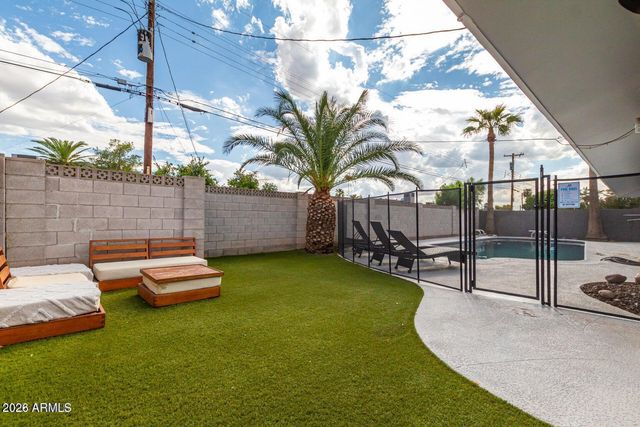 8225 E MINNEZONA Avenue, Scottsdale, AZ 85251