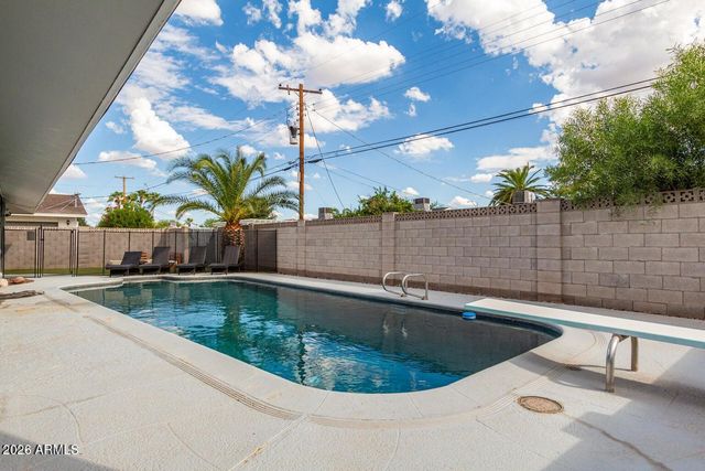 8225 E MINNEZONA Avenue, Scottsdale, AZ 85251