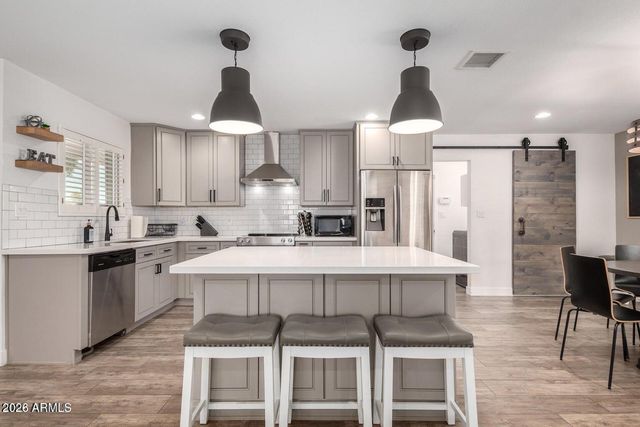 8225 E MINNEZONA Avenue, Scottsdale, AZ 85251