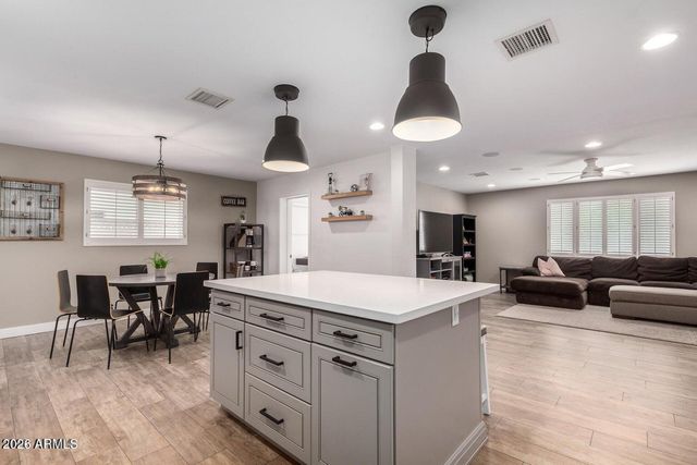 8225 E MINNEZONA Avenue, Scottsdale, AZ 85251