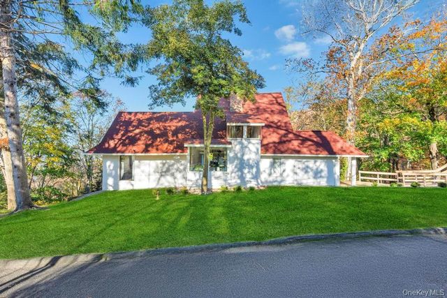 11 Buena Vista Road, Port Jefferson, NY 11777