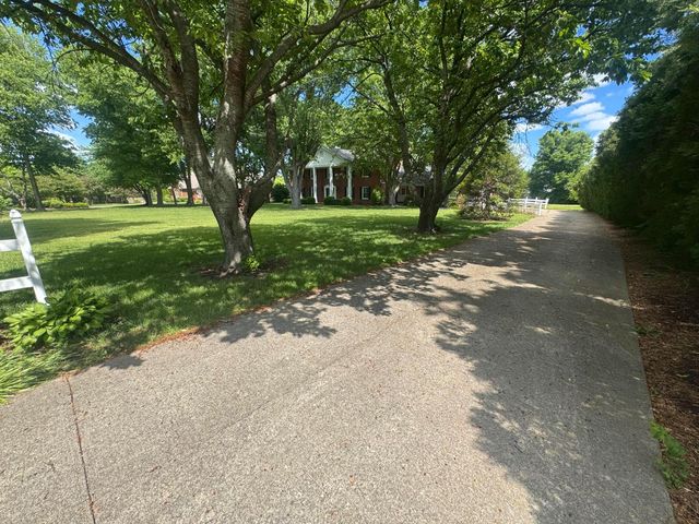 1050 Bluegrass Pike, Danville, KY 40422