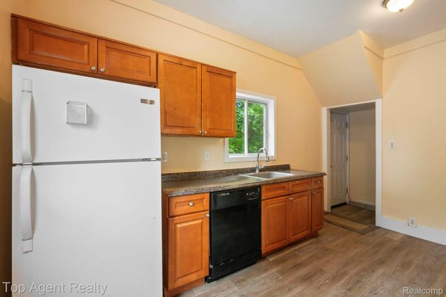 50 Henderson Street, Pontiac, MI 48341