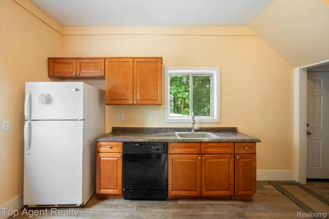 50 Henderson Street, Pontiac, MI 48341