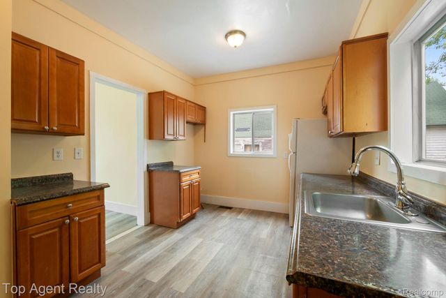 50 Henderson Street, Pontiac, MI 48341