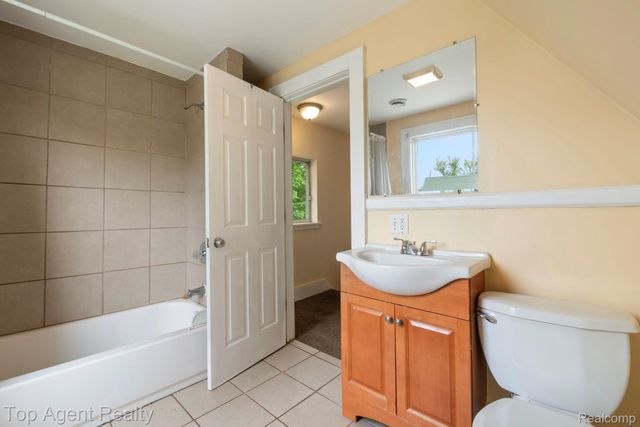 50 Henderson Street, Pontiac, MI 48341