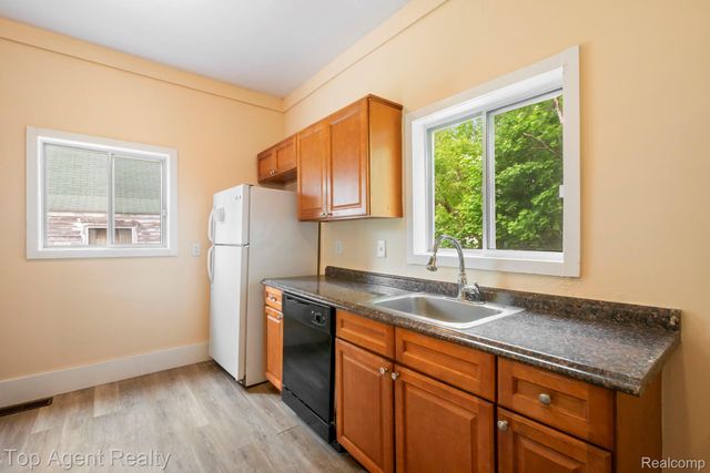 50 Henderson Street, Pontiac, MI 48341