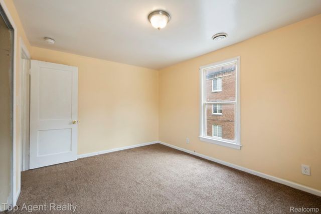 50 Henderson Street, Pontiac, MI 48341