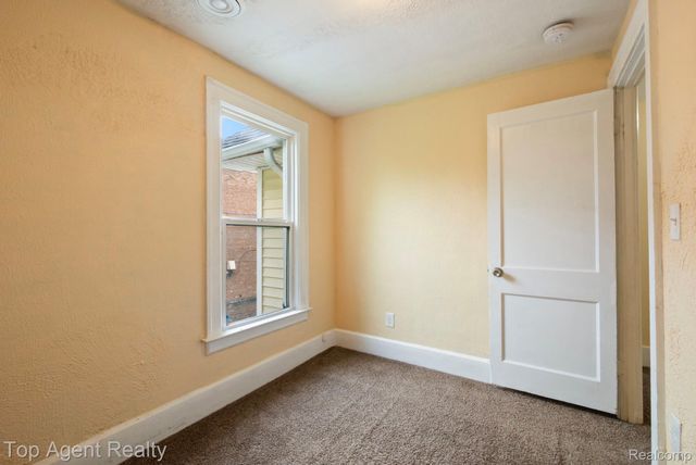 50 Henderson Street, Pontiac, MI 48341