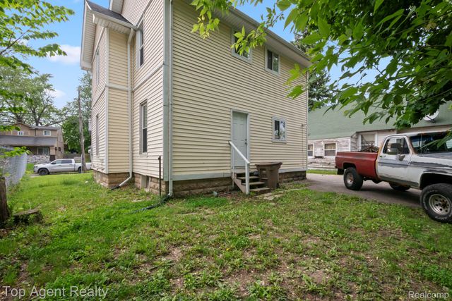 50 Henderson Street, Pontiac, MI 48341