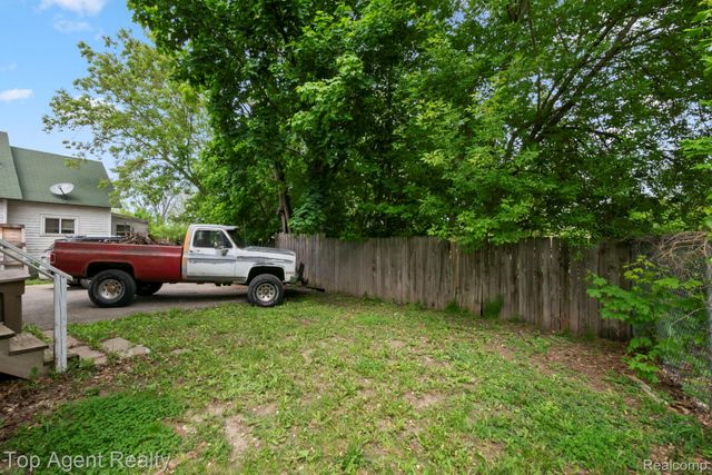 50 Henderson Street, Pontiac, MI 48341